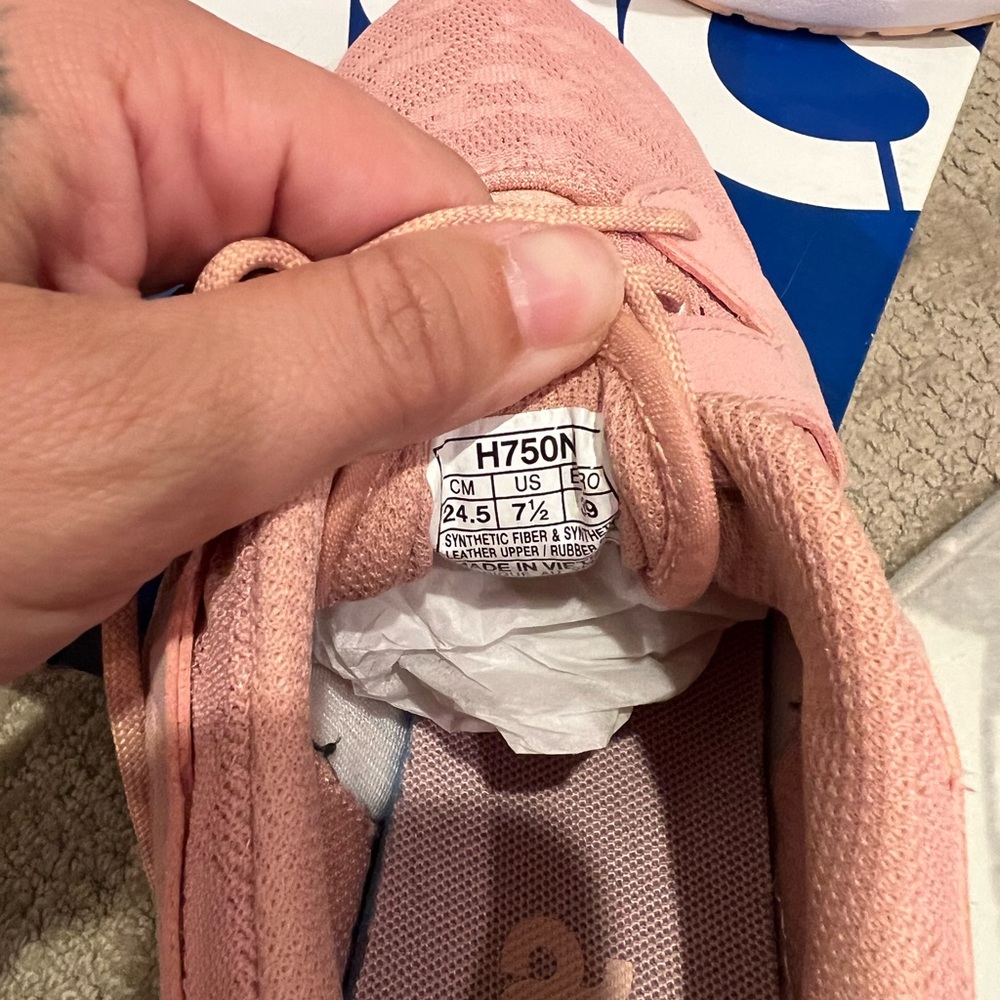 Peach ASICS - Picture 3 of 3